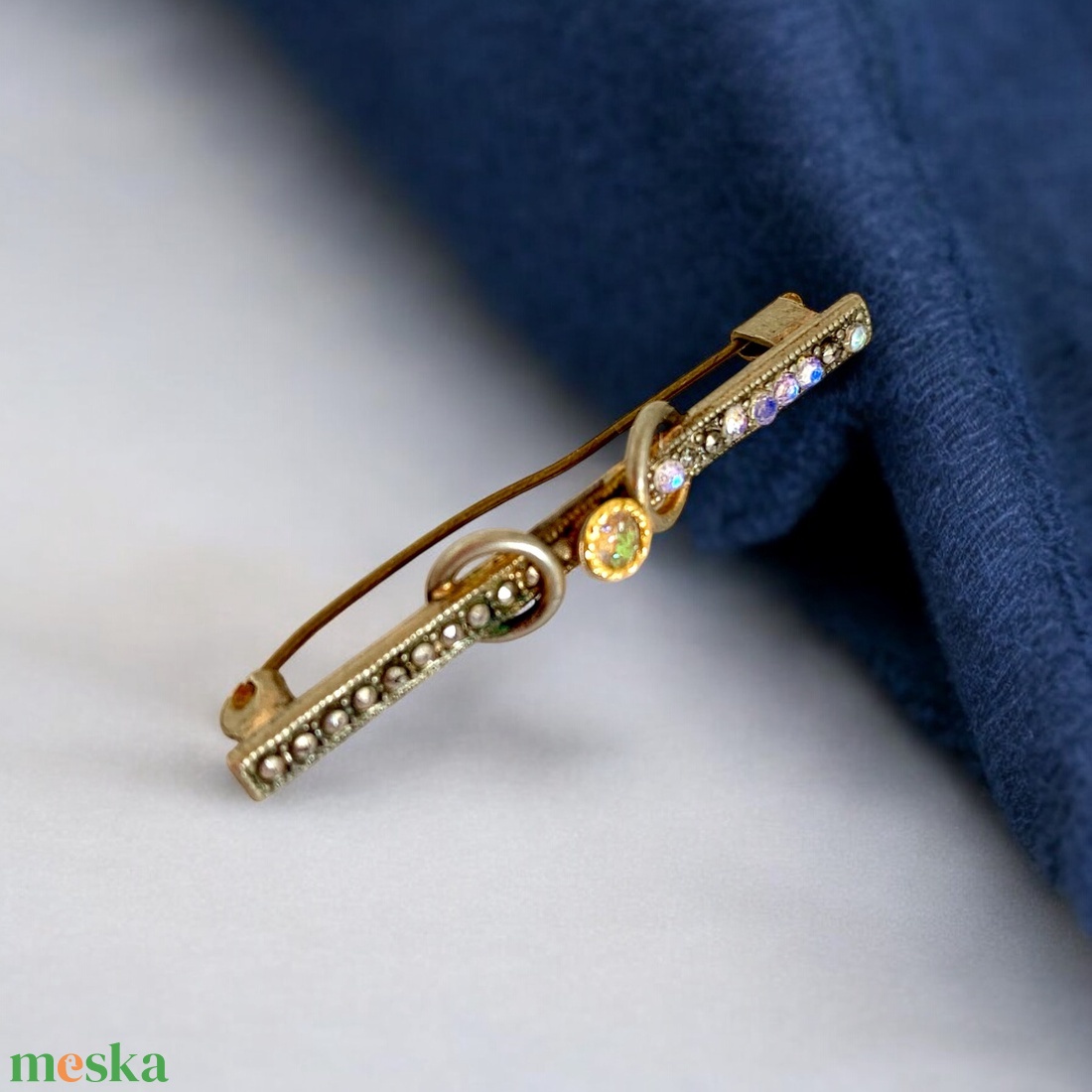 Vintage kitűző, régi BROSS az 1980-as évekből, gyönyörű elegáns strasszos kitűző, pin szövetkabátra, blúzra, blézerre - ékszer - kitűző és bross - kitűző - Meska.hu Vintage kitűző, régi BROSS az 1980-as évekből, gyönyörű elegáns strasszos kitűző, pin szövetkabátra, blúzra, blézerre - ékszer - kitűző és bross - kitűző - Meska.hu