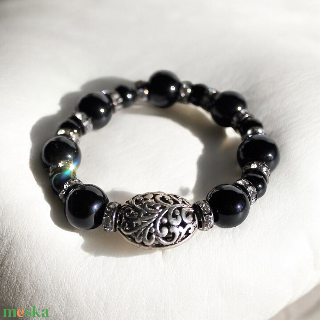 Tibeti ezüst és fekete onix gyöngyökből rugalmas karkötő Méret: S/M,15-16 cm csuklóra), fekete karperec onyx gyöngy - ékszer - karkötő - bogyós karkötő - Meska.hu Tibeti ezüst és fekete onix gyöngyökből rugalmas karkötő Méret: S/M,15-16 cm csuklóra), fekete karperec onyx gyöngy - ékszer - karkötő - bogyós karkötő - Meska.hu