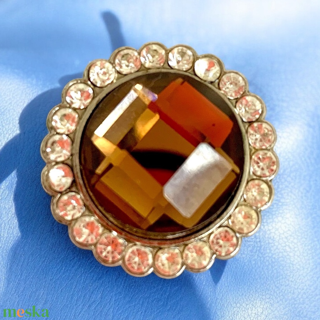 Vintage BROSS az 1980-as évekből, gyönyörű elegáns strasszos kitűző, pin szövetkabátra, blúzra, blézerre - ékszer - kitűző és bross - kitűző - Meska.hu Vintage BROSS az 1980-as évekből, gyönyörű elegáns strasszos kitűző, pin szövetkabátra, blúzra, blézerre - ékszer - kitűző és bross - kitűző - Meska.hu