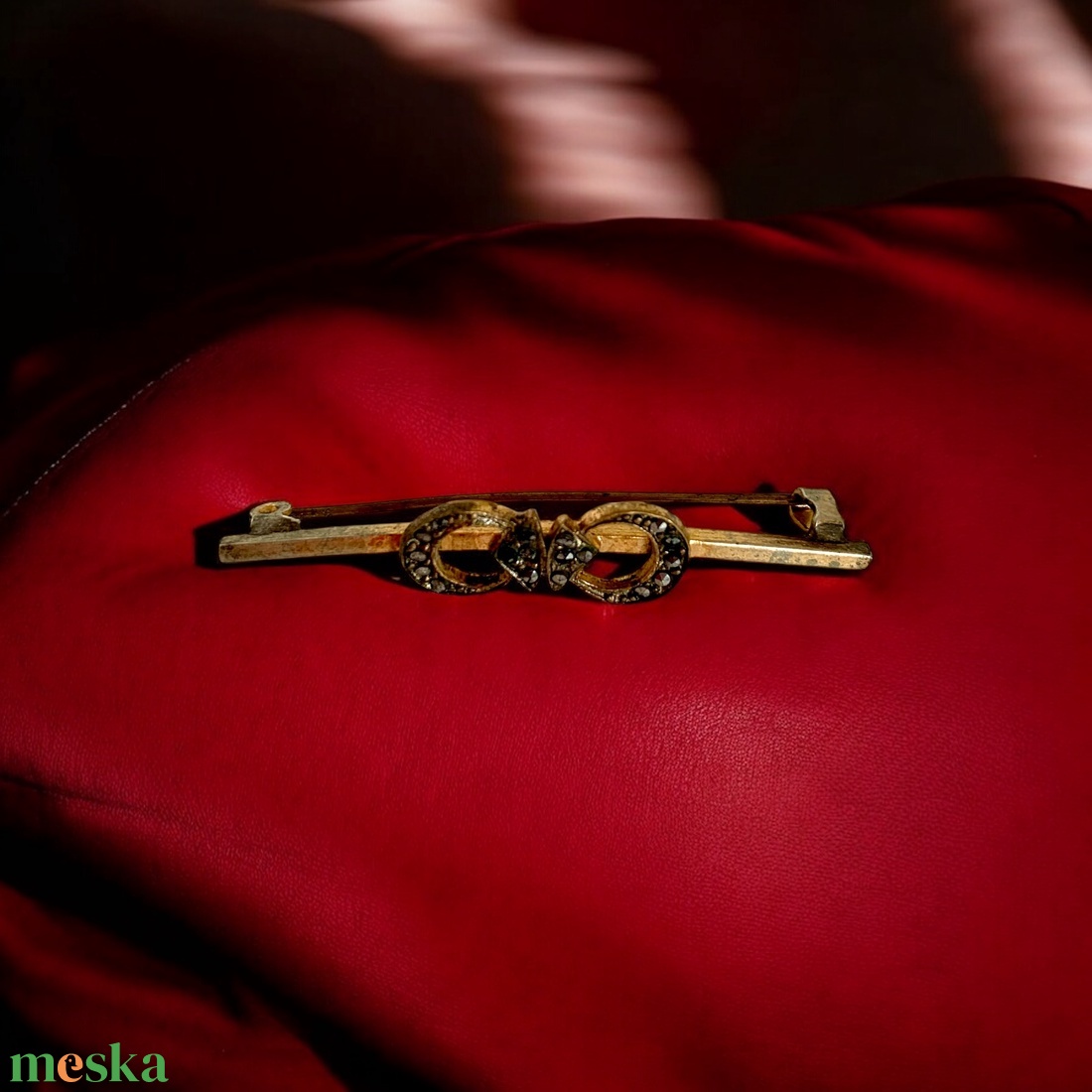 Vintage BROSS az 1960-as évekből, gyönyörű elegáns strasszos kitűző, pin szövetkabátra, blúzra, blézerre - ékszer - kitűző és bross - kitűző - Meska.hu Vintage BROSS az 1960-as évekből, gyönyörű elegáns strasszos kitűző, pin szövetkabátra, blúzra, blézerre - ékszer - kitűző és bross - kitűző - Meska.hu