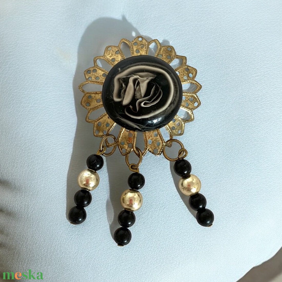 Vintage alu BROSS az 1990-es évekből, régebbi elegáns kitűző, pin szövetkabátra, blúzra, blézerre - ékszer - kitűző és bross - kitűző - Meska.hu Vintage alu BROSS az 1990-es évekből, régebbi elegáns kitűző, pin szövetkabátra, blúzra, blézerre - ékszer - kitűző és bross - kitűző - Meska.hu