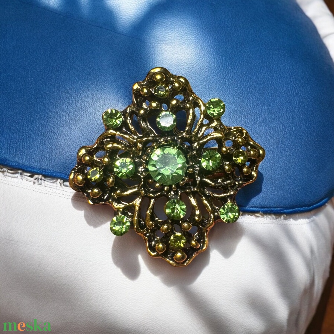 Kis retro zöld BROSS az 1980-as évekből, gyönyörű elegáns strasszos kitűző, pin szövetkabátra, blúzra,  blézerre - ékszer - kitűző és bross - Meska.hu