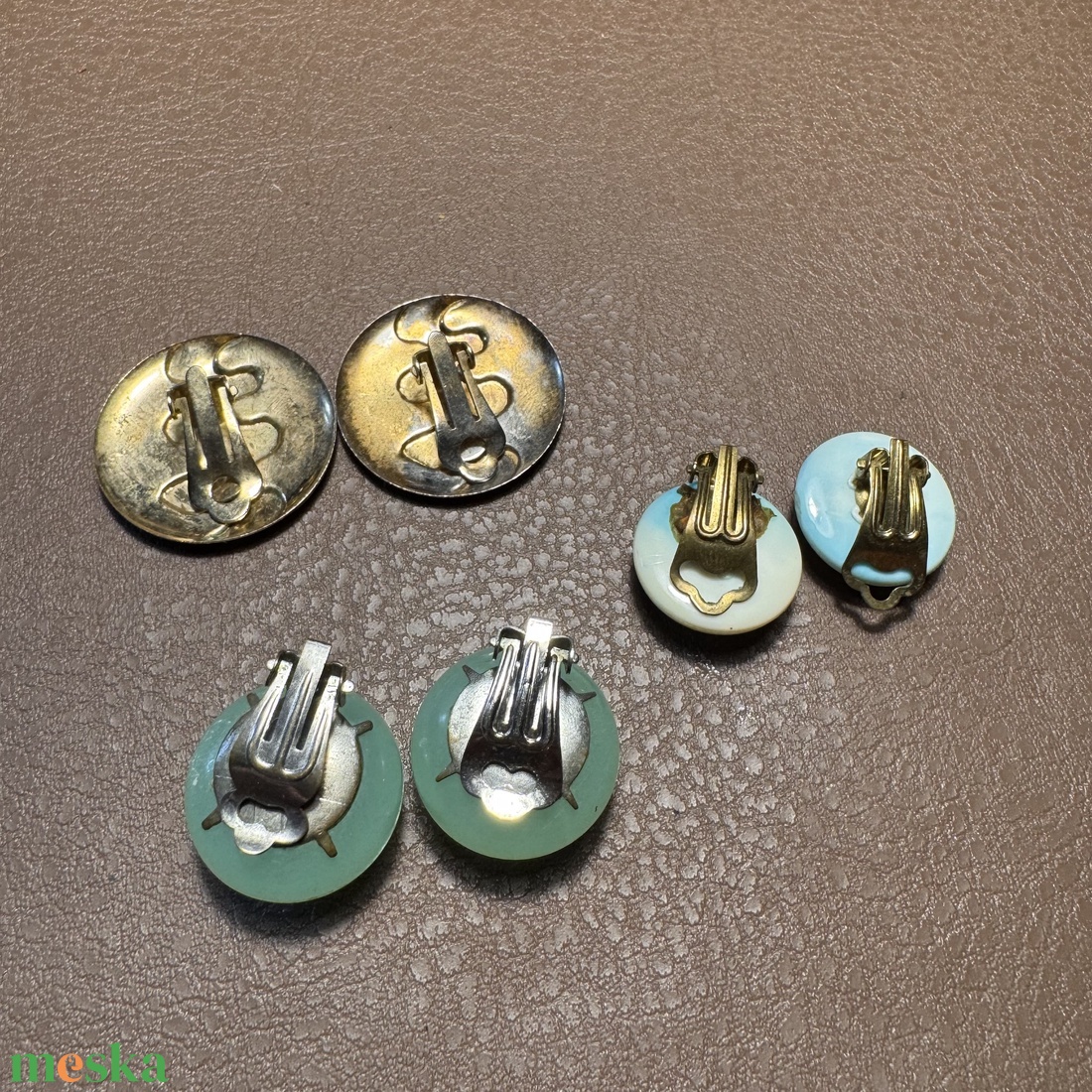 3 pár Vintage fülbevaló, régi KLIPSZ az 1960/70-es évekből, gyönyörű retro ékszer, színes fülbevaló - ékszer - fülbevaló - klipsz - Meska.hu 3 pár Vintage fülbevaló, régi KLIPSZ az 1960/70-es évekből, gyönyörű retro ékszer, színes fülbevaló - ékszer - fülbevaló - klipsz - Meska.hu