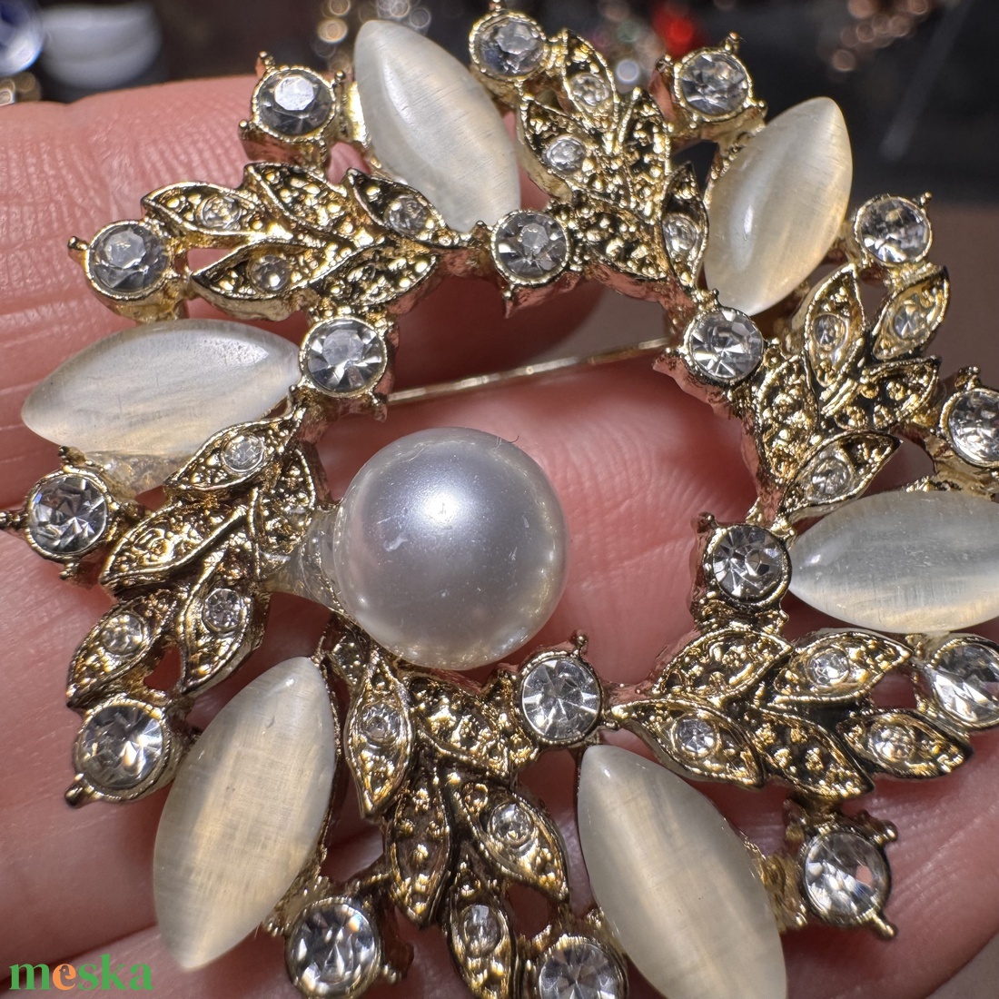 Vintage BROSS az 1980-as évekből, gyönyörű elegáns strasszos kitűző, pin szövetkabátra, blúzra,  blézerre - ékszer - kitűző és bross - Meska.hu