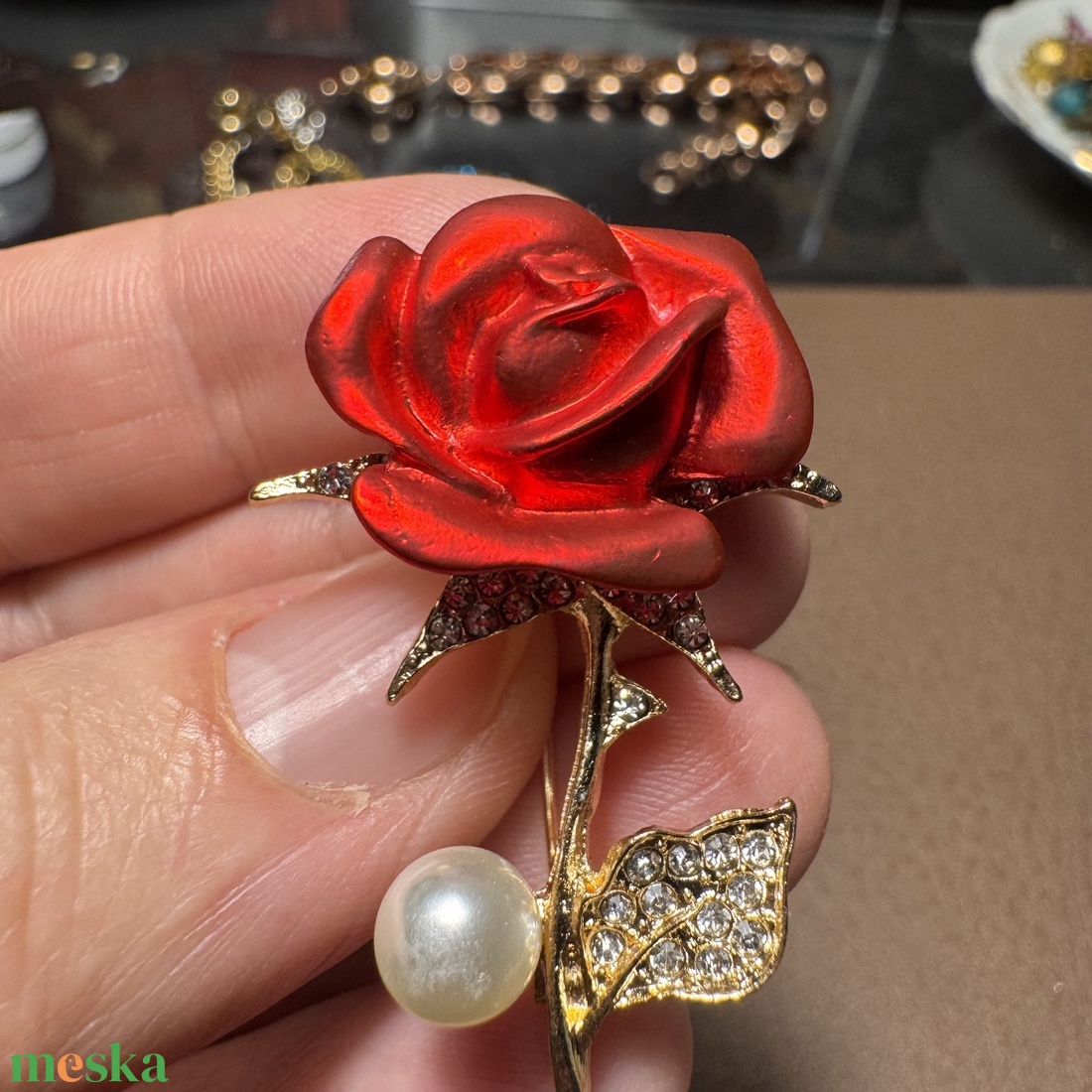 Vintage BROSS az 1980-as évekből, gyönyörű elegáns strasszos kitűző, pin szövetkabátra, blúzra,  blézerre - ékszer - kitűző és bross - Meska.hu