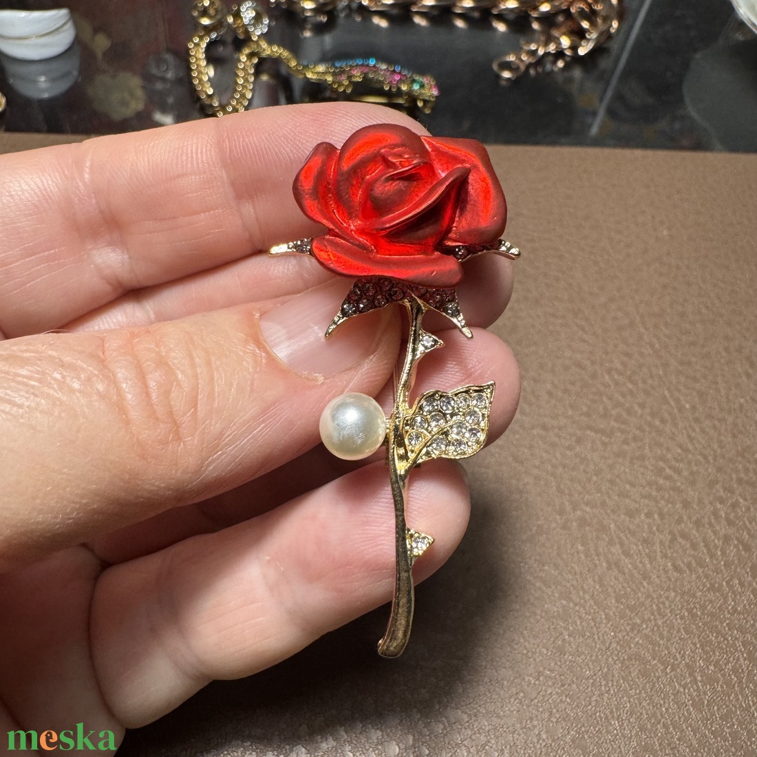 Vintage BROSS az 1980-as évekből, gyönyörű elegáns strasszos kitűző, pin szövetkabátra, blúzra,  blézerre - ékszer - kitűző és bross - Meska.hu