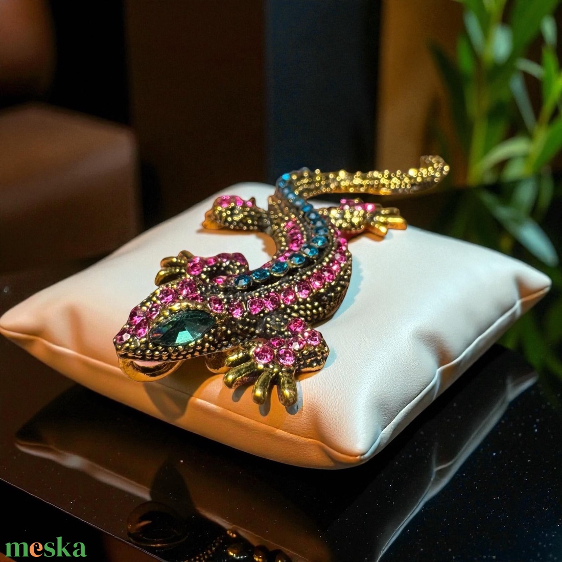 Vintage BROSS az 1980-as évekből, gyönyörű elegáns strasszos kitűző, pin szövetkabátra, blúzra,  blézerre - ékszer - kitűző és bross - Meska.hu