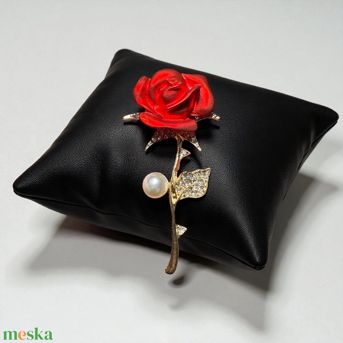 Vintage BROSS az 1980-as évekből, gyönyörű elegáns strasszos kitűző, pin szövetkabátra, blúzra,  blézerre - ékszer - kitűző és bross - Meska.hu