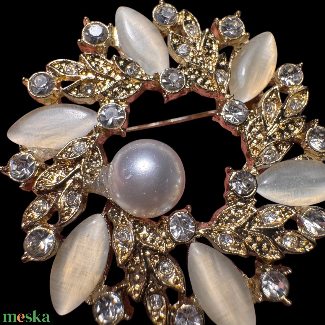 Vintage BROSS az 1980-as évekből, gyönyörű elegáns strasszos kitűző, pin szövetkabátra, blúzra,  blézerre - ékszer - kitűző és bross - Meska.hu