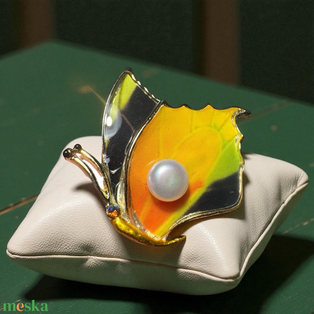 Lepke Vintage BROSS az 1980-as évekből, gyönyörű elegáns strasszos kitűző, pin szövetkabátra, blúzra,  blézerre - ékszer - kitűző és bross - Meska.hu