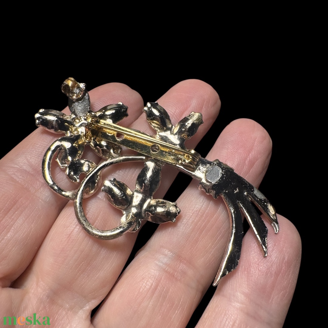 Virág Vintage BROSS az 1980-as évekből, gyönyörű elegáns strasszos kitűző, pin szövetkabátra, blúzra,  blézerre - ékszer - kitűző és bross - Meska.hu