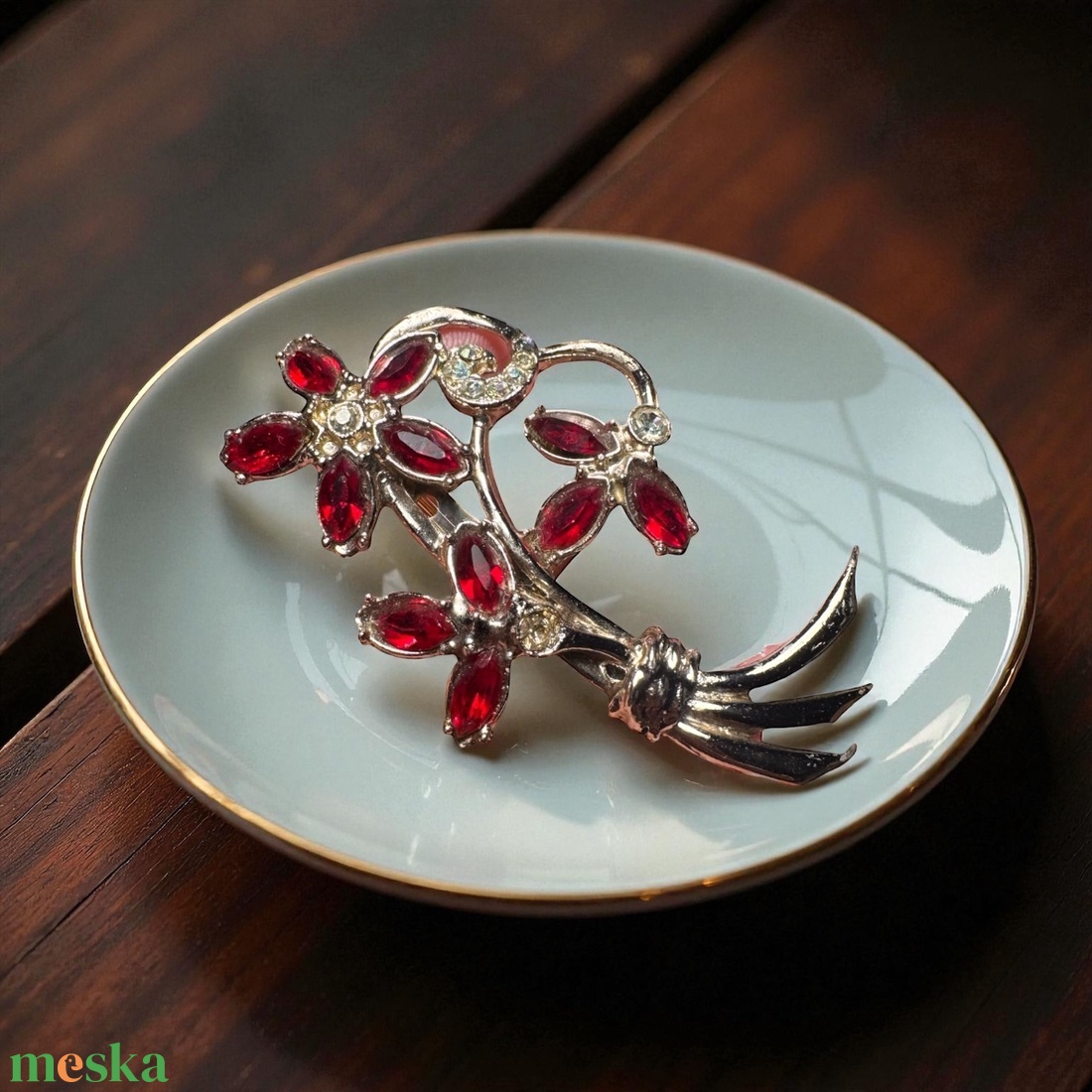 Virág Vintage BROSS az 1980-as évekből, gyönyörű elegáns strasszos kitűző, pin szövetkabátra, blúzra,  blézerre - ékszer - kitűző és bross - Meska.hu