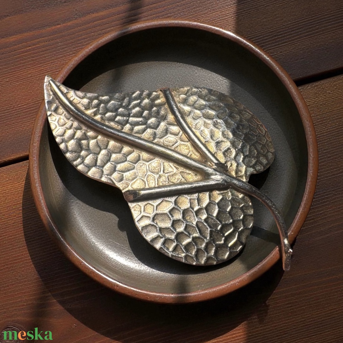 Arany falevél Vintage BROSS az 1980-as évekből, gyönyörű elegáns strasszos kitűző, pin szövetkabátra, blúzra,  blézerre - ékszer - kitűző és bross - Meska.hu