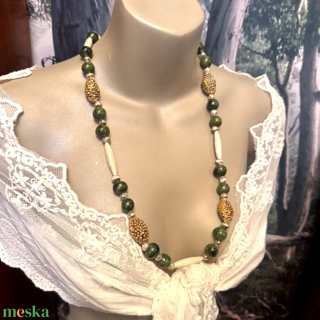 Retro kerámia nyaklánc szép feltűnő zöld, bézs és aranyfestett szemekből, vintage kerámia nyakék - ékszer - nyaklánc - bogyós nyaklánc - Meska.hu