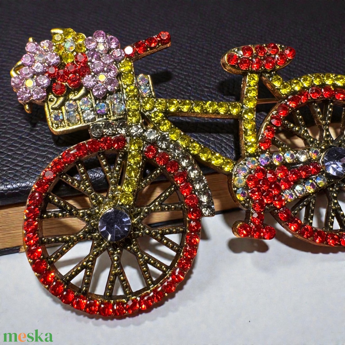 Kerékpár Vintage BROSS az 1980-as évekből, gyönyörű elegáns strasszos kitűző, pin szövetkabátra, blúzra,  blézerre - ékszer - kitűző és bross - Meska.hu