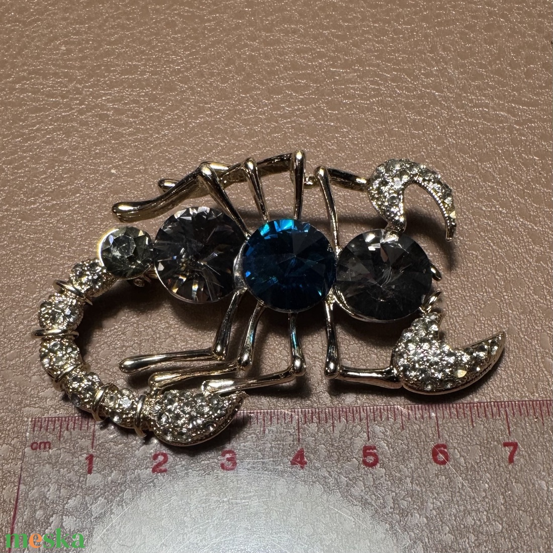 Skorpió Vintage BROSS az 1980-as évekből, gyönyörű elegáns strasszos kitűző, pin szövetkabátra, blúzra,  blézerre - ékszer - kitűző és bross - Meska.hu