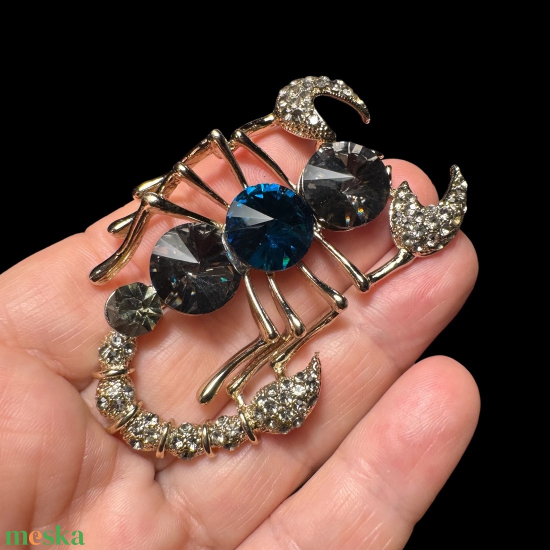 Skorpió Vintage BROSS az 1980-as évekből, gyönyörű elegáns strasszos kitűző, pin szövetkabátra, blúzra,  blézerre - ékszer - kitűző és bross - Meska.hu