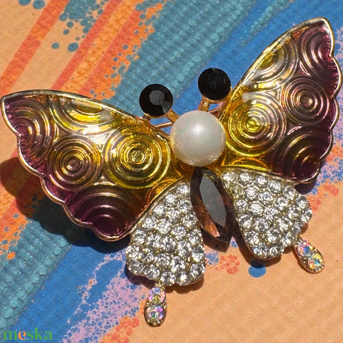 Pillangó Vintage BROSS az 1980-as évekből, gyönyörű elegáns strasszos kitűző, pin szövetkabátra, blúzra,  blézerre - ékszer - kitűző és bross - Meska.hu