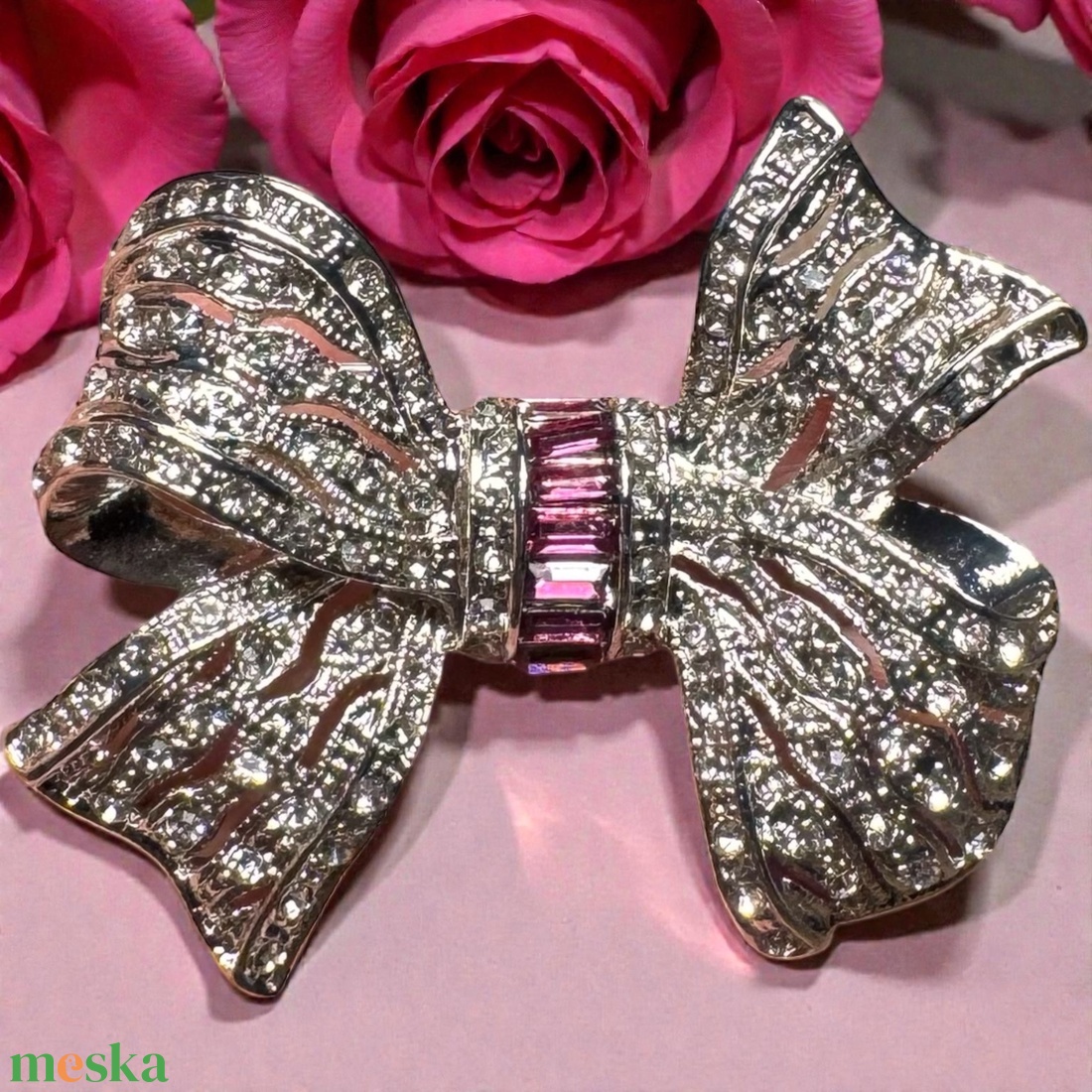 Kristály masni retro BROSS az 1980-as évekből, gyönyörű elegáns strasszos kitűző, pin szövetkabátra, blúzra,  blézerre  - ékszer - kitűző és bross - Meska.hu