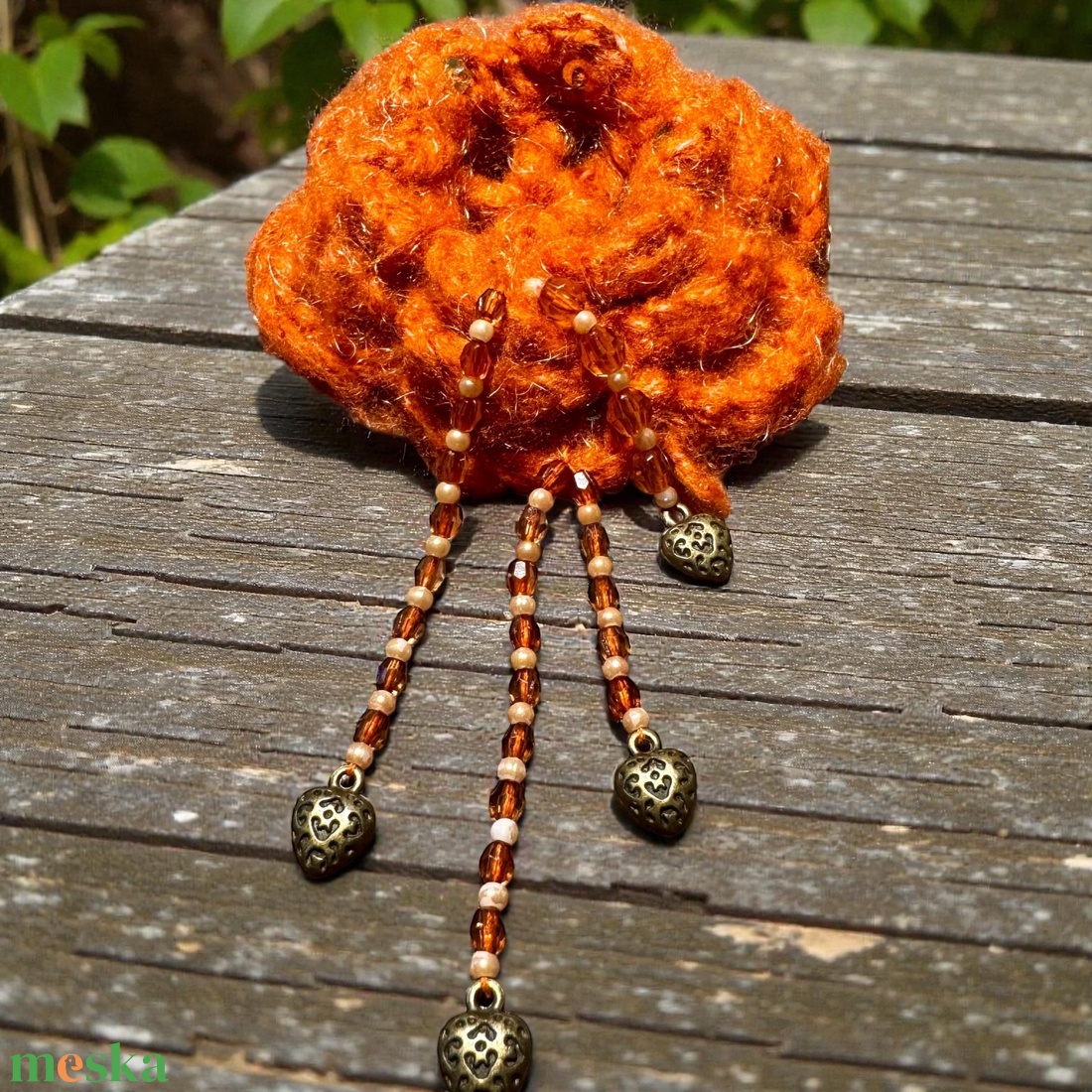 Horgolt gyapjú virág retro BROSS, gyönyörű elegáns kitűző, pin szövetkabátra, blúzra,  blézerre, vintage kitűző - ékszer - kitűző és bross - Meska.hu