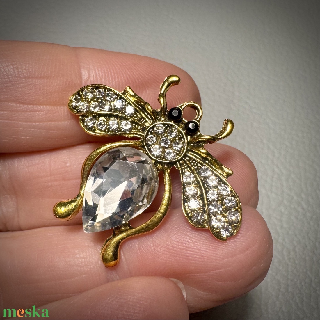 Retro BROSS az 1980-as évekből, gyönyörű elegáns strasszos kitűző, pin szövetkabátra, blúzra,  blézerre szép kitűző - ékszer - kitűző és bross - Meska.hu