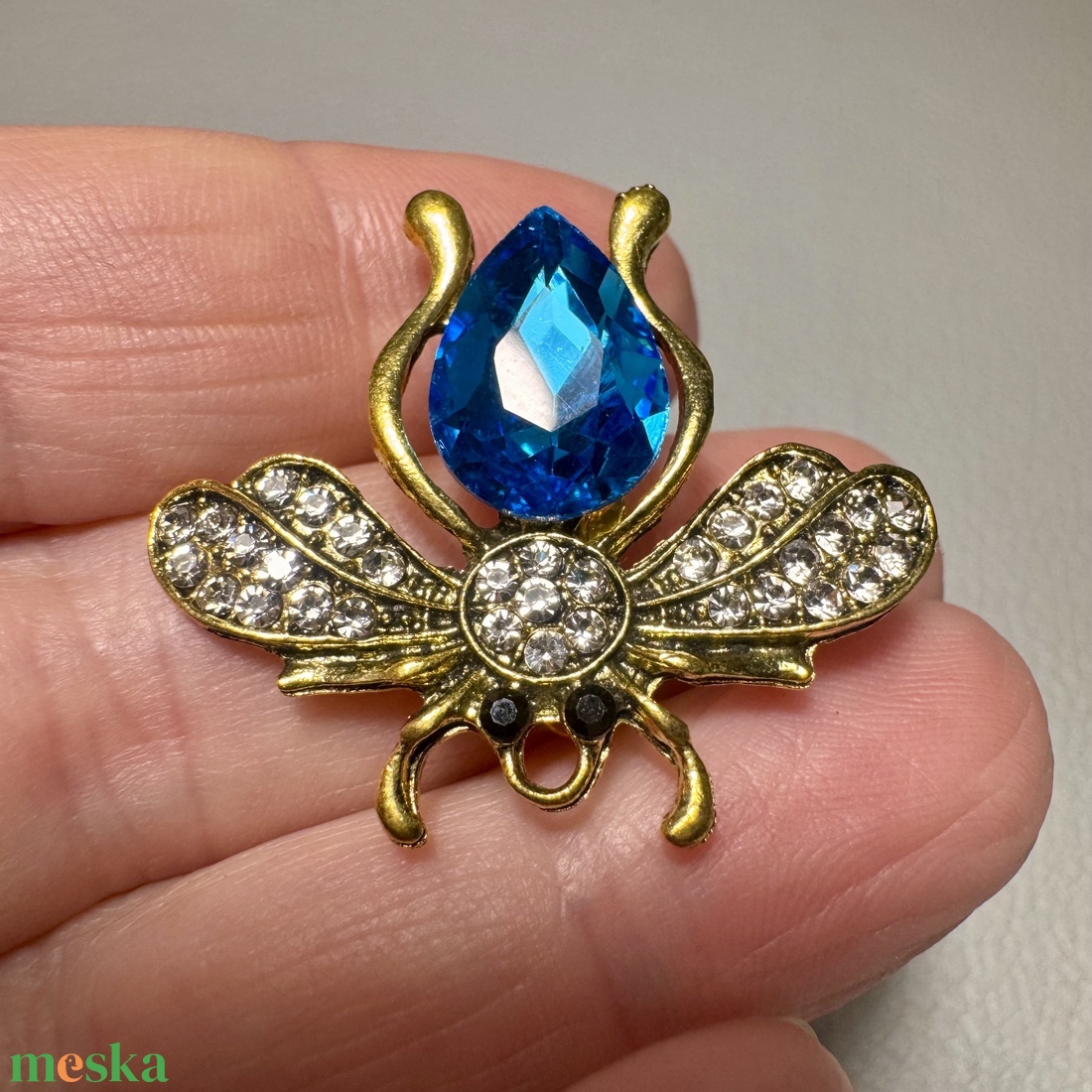 Retro BROSS az 1980-as évekből, gyönyörű elegáns strasszos kitűző, pin szövetkabátra, blúzra,  blézerre szép kitűző - ékszer - kitűző és bross - Meska.hu