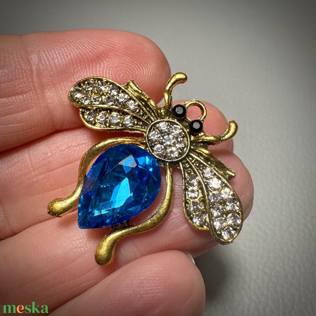 Retro BROSS az 1980-as évekből, gyönyörű elegáns strasszos kitűző, pin szövetkabátra, blúzra,  blézerre szép kitűző - ékszer - kitűző és bross - Meska.hu