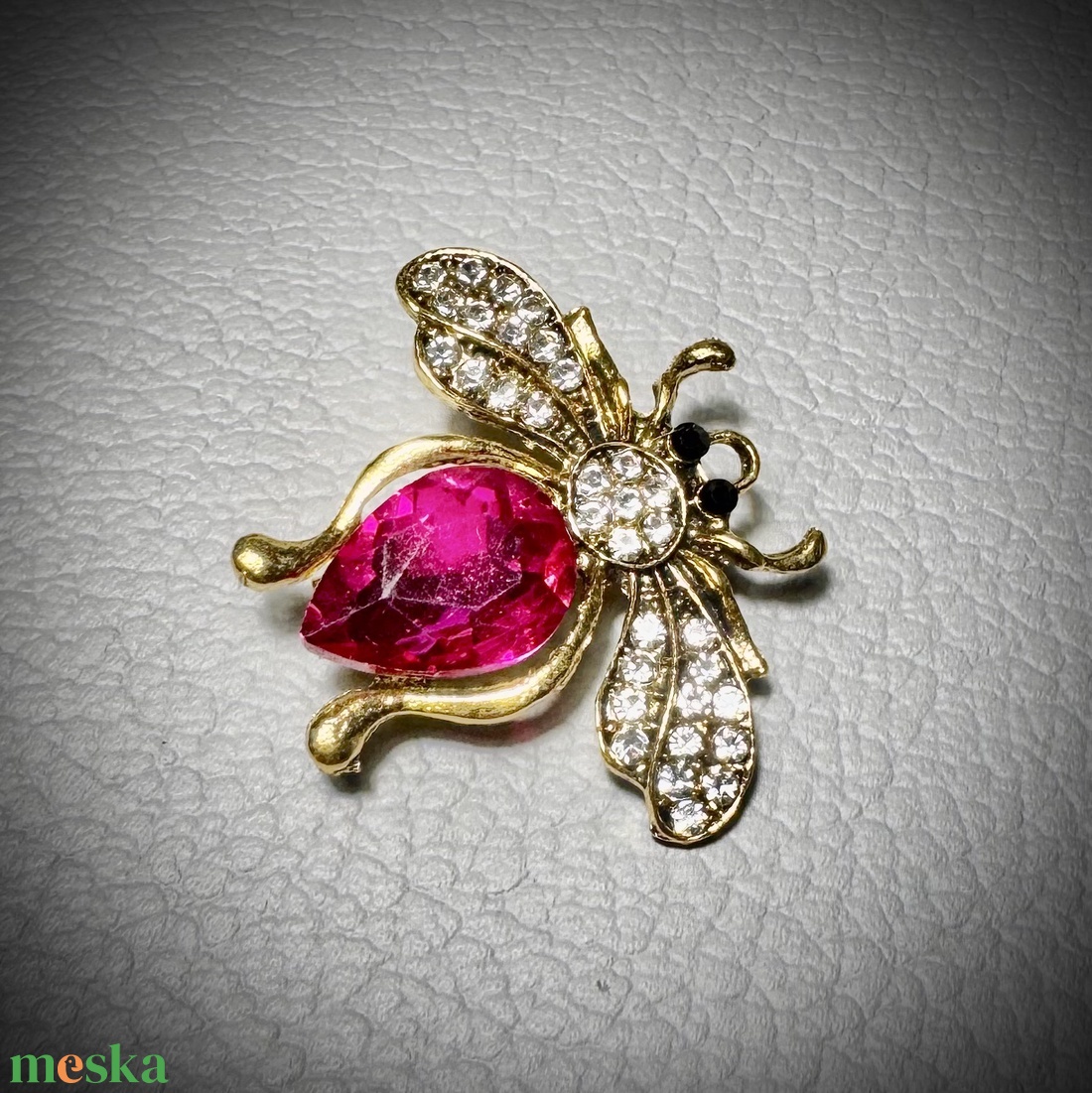 Retro BROSS az 1980-as évekből, gyönyörű elegáns strasszos kitűző, pin szövetkabátra, blúzra,  blézerre szép kitűző - ékszer - kitűző és bross - Meska.hu