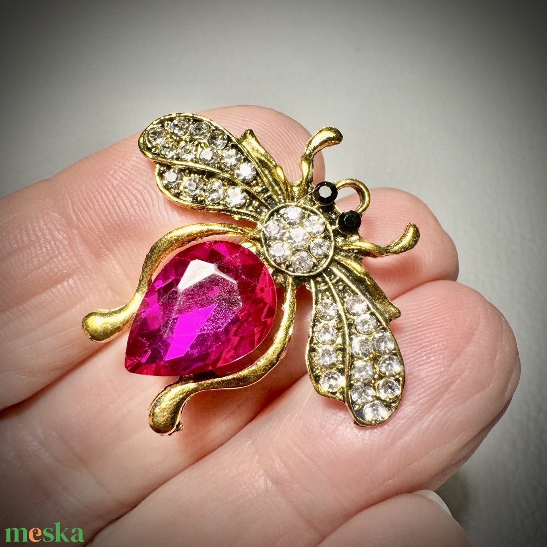 Retro BROSS az 1980-as évekből, gyönyörű elegáns strasszos kitűző, pin szövetkabátra, blúzra,  blézerre szép kitűző - ékszer - kitűző és bross - Meska.hu