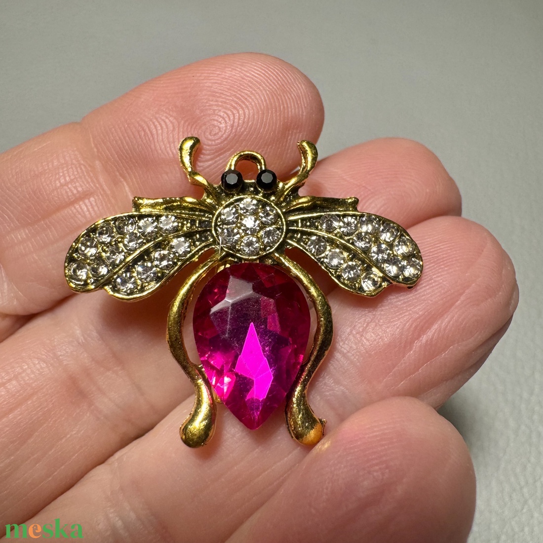 Retro BROSS az 1980-as évekből, gyönyörű elegáns strasszos kitűző, pin szövetkabátra, blúzra,  blézerre szép kitűző - ékszer - kitűző és bross - Meska.hu