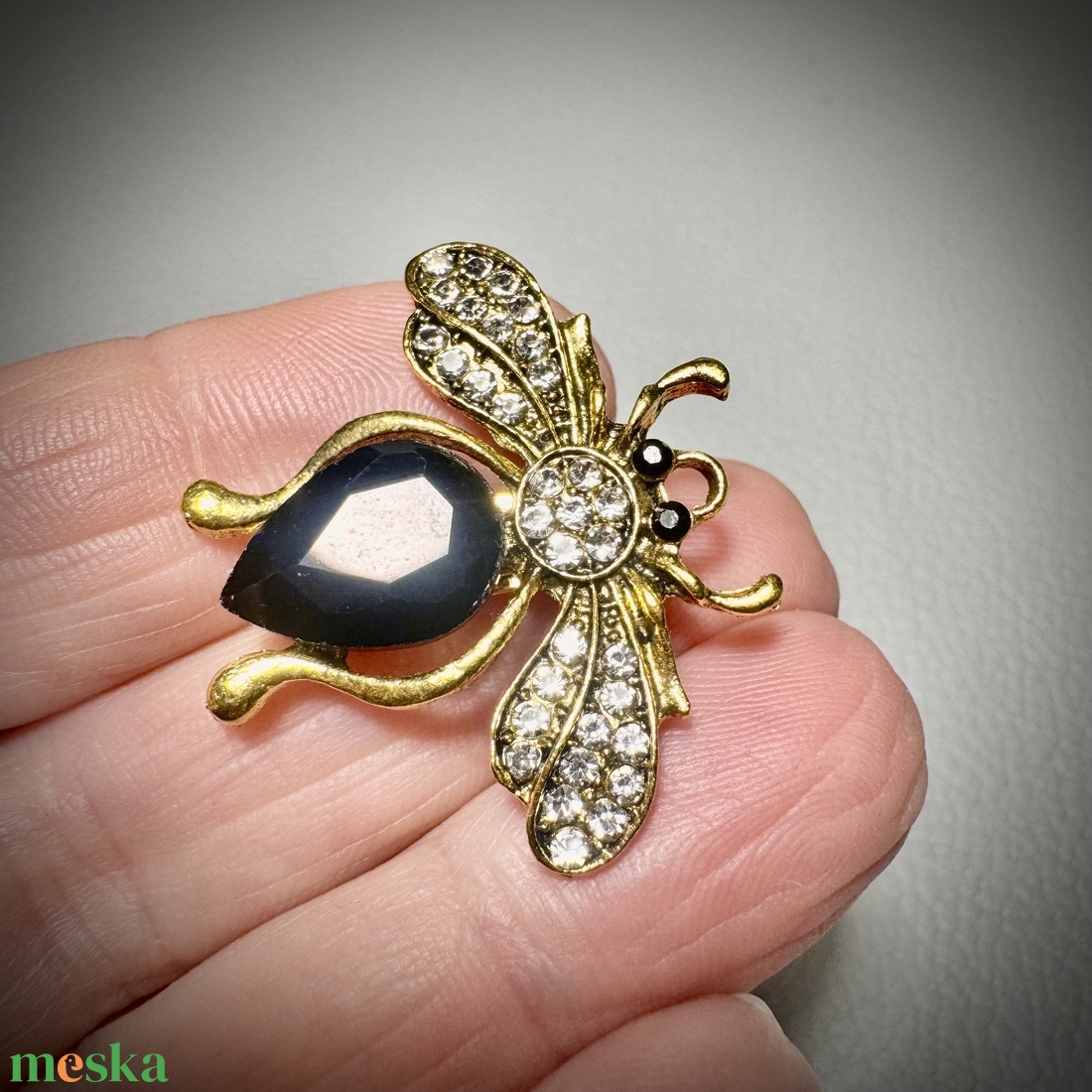 Retro BROSS az 1980-as évekből, gyönyörű elegáns strasszos kitűző, pin szövetkabátra, blúzra,  blézerre szép kitűző - ékszer - kitűző és bross - Meska.hu