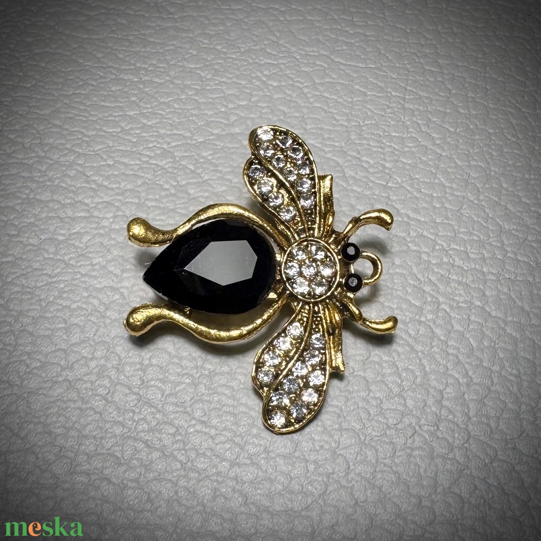 Retro BROSS az 1980-as évekből, gyönyörű elegáns strasszos kitűző, pin szövetkabátra, blúzra,  blézerre szép kitűző - ékszer - kitűző és bross - Meska.hu