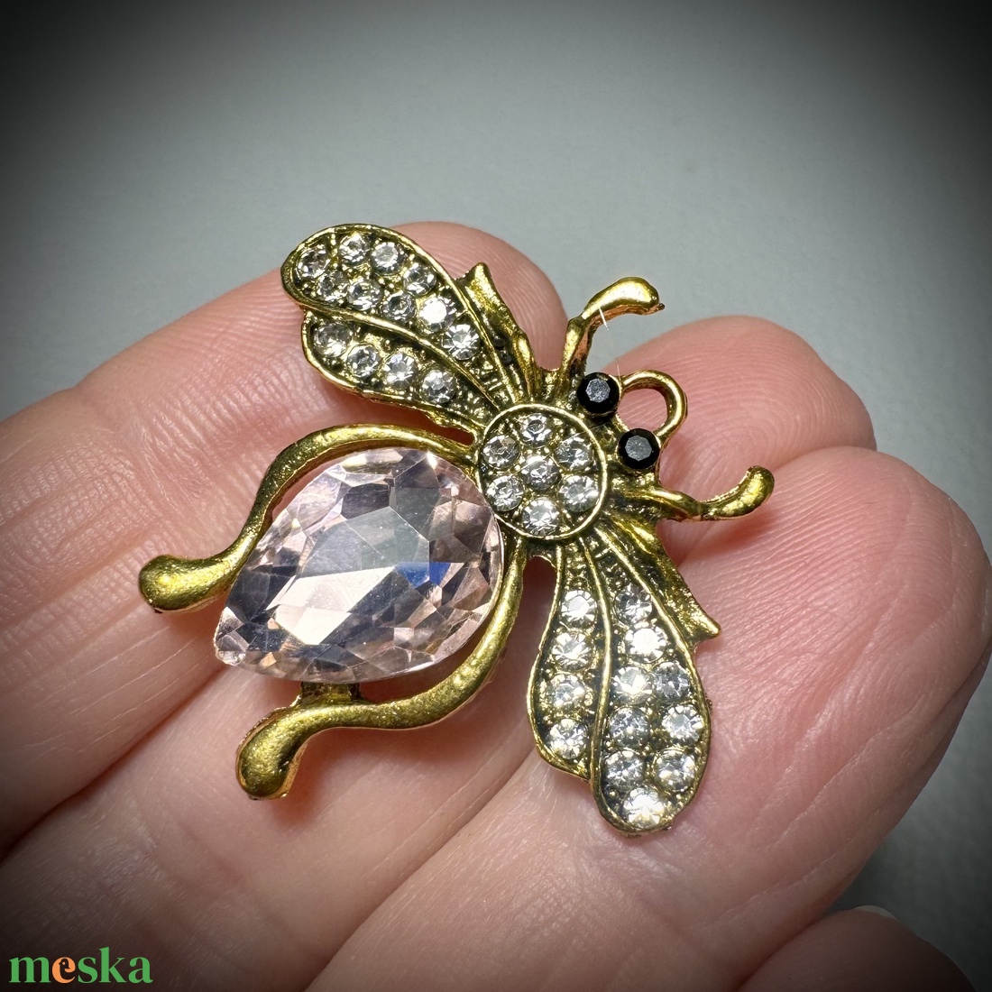 Retro BROSS az 1980-as évekből, gyönyörű elegáns strasszos kitűző, pin szövetkabátra, blúzra,  blézerre szép kitűző - ékszer - kitűző és bross - Meska.hu