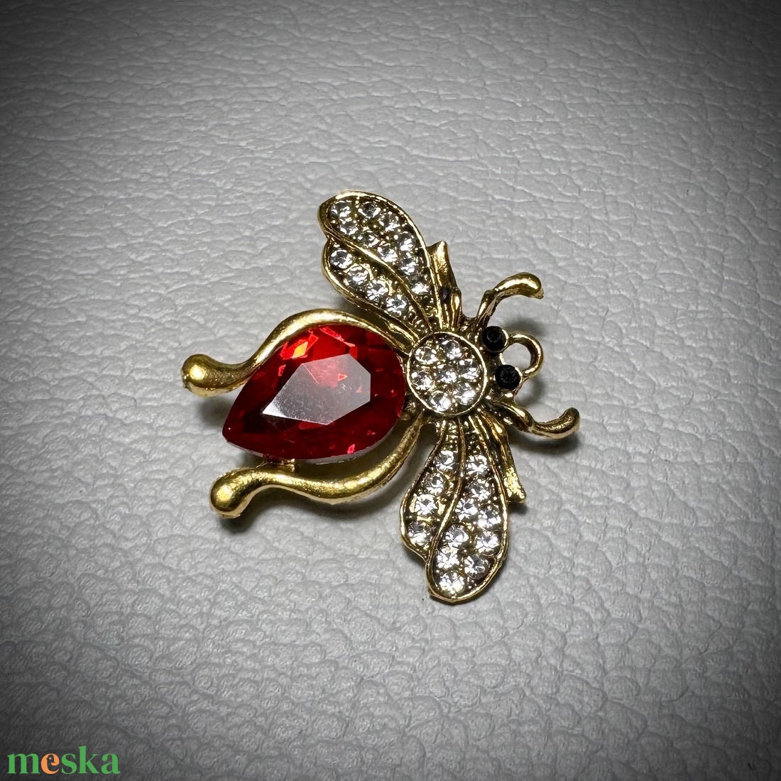 Retro BROSS az 1980-as évekből, gyönyörű elegáns strasszos kitűző, pin szövetkabátra, blúzra,  blézerre szép kitűző - ékszer - kitűző és bross - Meska.hu