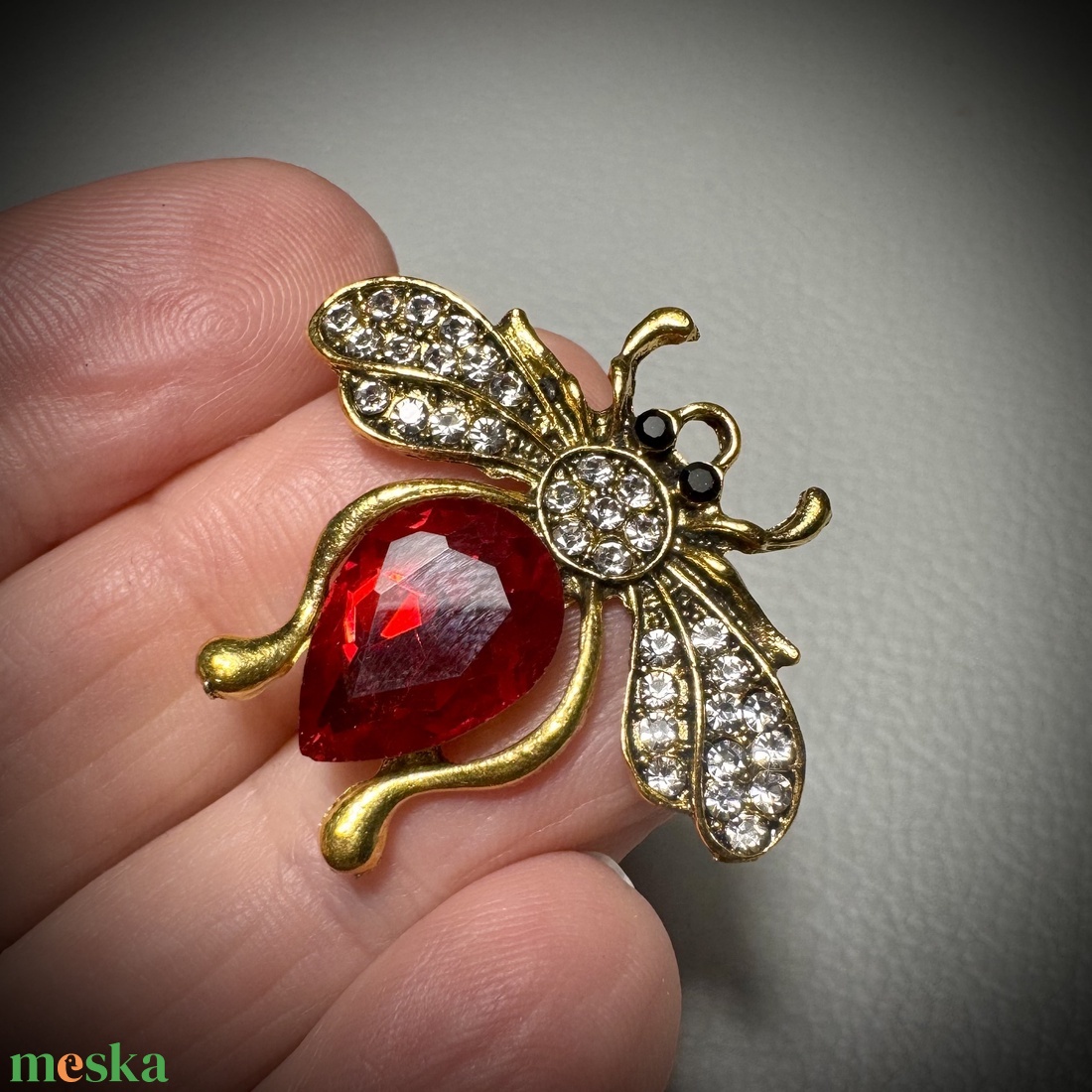 Retro BROSS az 1980-as évekből, gyönyörű elegáns strasszos kitűző, pin szövetkabátra, blúzra,  blézerre szép kitűző - ékszer - kitűző és bross - Meska.hu