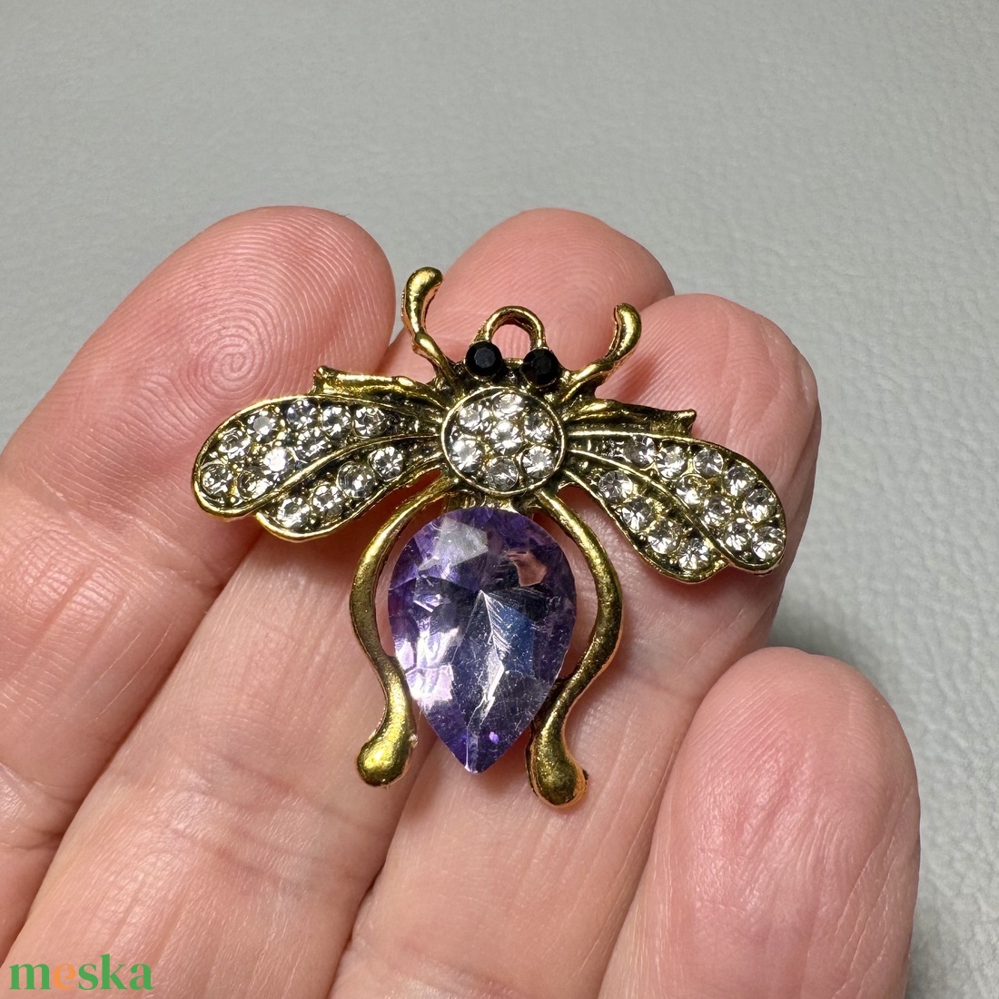 Retro BROSS az 1980-as évekből, gyönyörű elegáns strasszos kitűző, pin szövetkabátra, blúzra,  blézerre szép kitűző - ékszer - kitűző és bross - Meska.hu