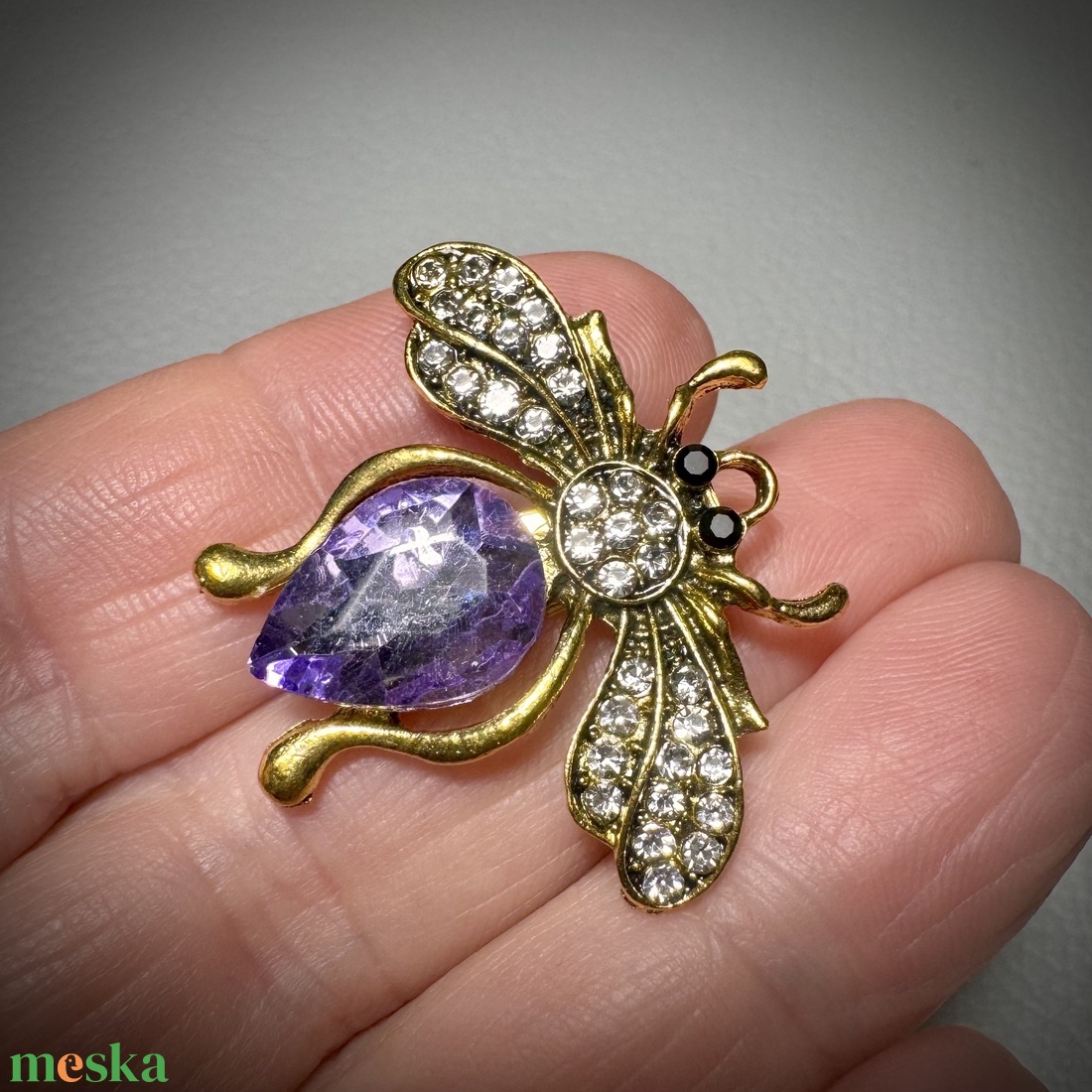 Retro BROSS az 1980-as évekből, gyönyörű elegáns strasszos kitűző, pin szövetkabátra, blúzra,  blézerre szép kitűző - ékszer - kitűző és bross - Meska.hu