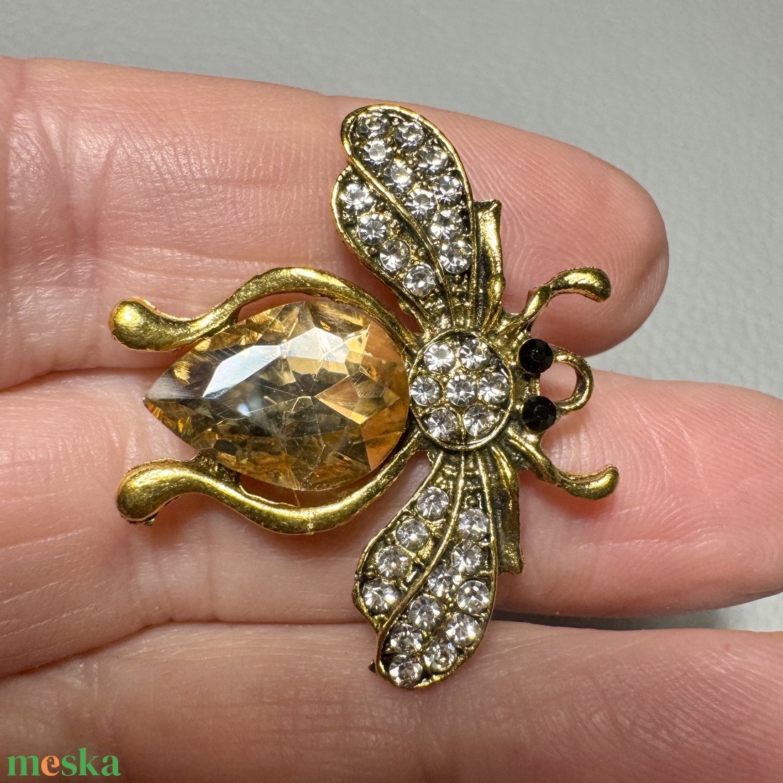 Retro BROSS az 1980-as évekből, gyönyörű elegáns strasszos kitűző, pin szövetkabátra, blúzra,  blézerre szép kitűző - ékszer - kitűző és bross - Meska.hu