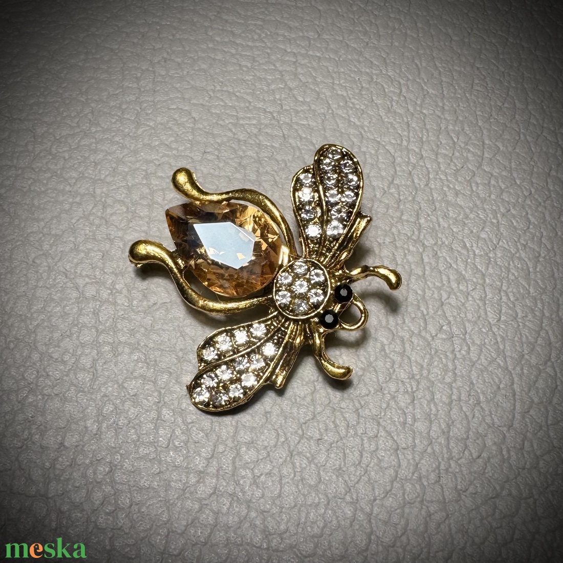 Retro BROSS az 1980-as évekből, gyönyörű elegáns strasszos kitűző, pin szövetkabátra, blúzra,  blézerre szép kitűző - ékszer - kitűző és bross - Meska.hu