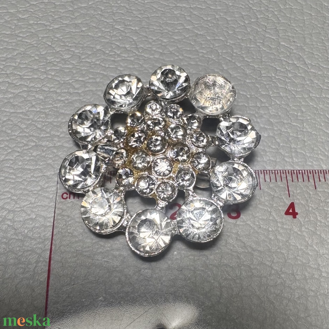 Vintage BROSS az 1980-as évekből, gyönyörű elegáns strasszos kitűző, pin szövetkabátra, blúzra,  blézerre retro kitűző - ékszer - kitűző és bross - Meska.hu