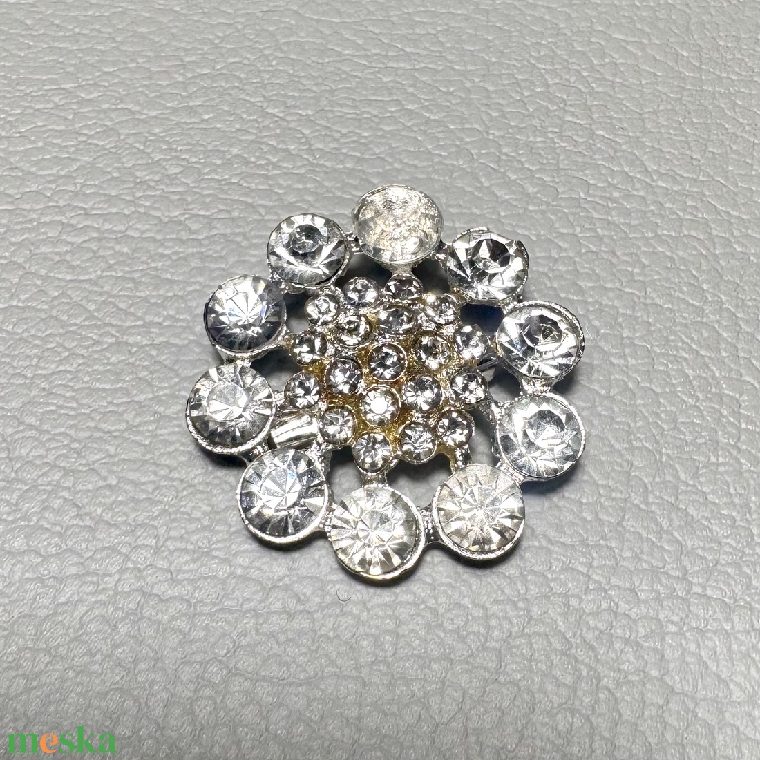 Vintage BROSS az 1980-as évekből, gyönyörű elegáns strasszos kitűző, pin szövetkabátra, blúzra,  blézerre retro kitűző - ékszer - kitűző és bross - Meska.hu