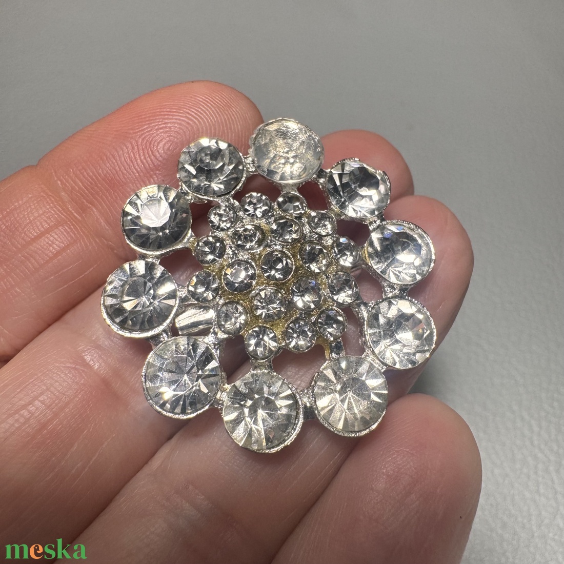 Vintage BROSS az 1980-as évekből, gyönyörű elegáns strasszos kitűző, pin szövetkabátra, blúzra,  blézerre retro kitűző - ékszer - kitűző és bross - Meska.hu