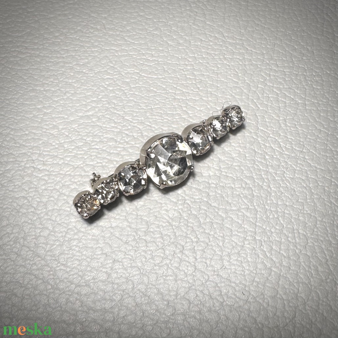 Vintage BROSS az 1980-as évekből, gyönyörű elegáns strasszos kitűző, pin szövetkabátra, blúzra,  blézerre retro kitűző - ékszer - kitűző és bross - Meska.hu