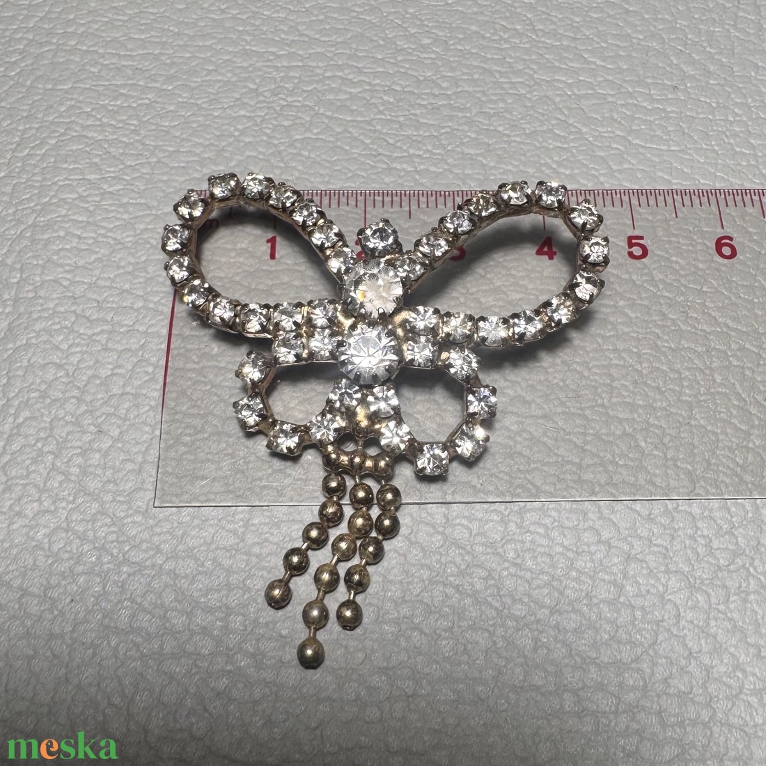 Vintage BROSS az 1980-as évekből, gyönyörű elegáns strasszos kitűző, pin szövetkabátra, blúzra,  blézerre retro kitűző - ékszer - kitűző és bross - Meska.hu