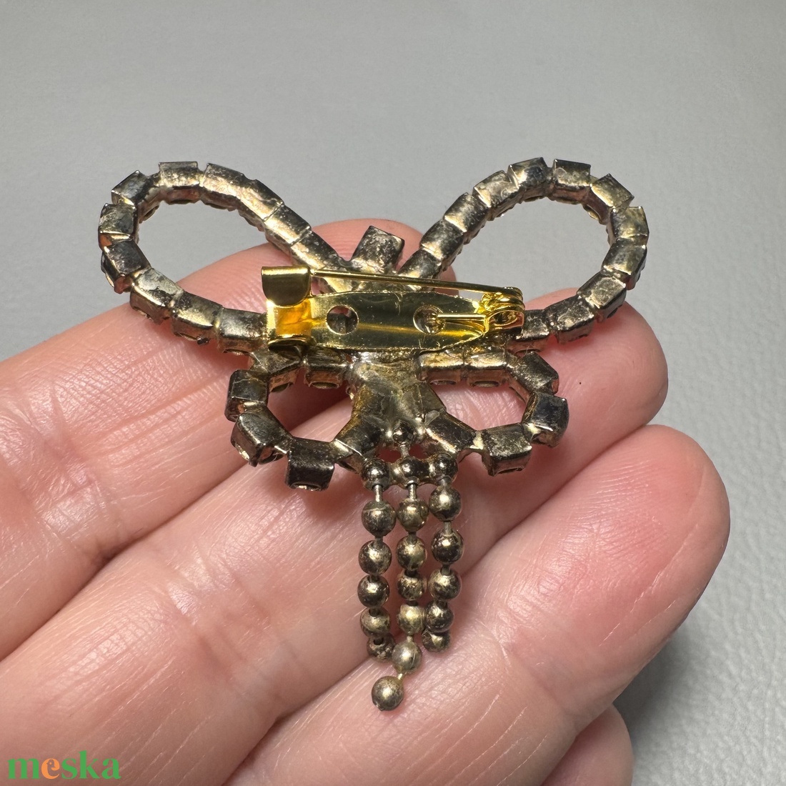 Vintage BROSS az 1980-as évekből, gyönyörű elegáns strasszos kitűző, pin szövetkabátra, blúzra,  blézerre retro kitűző - ékszer - kitűző és bross - Meska.hu