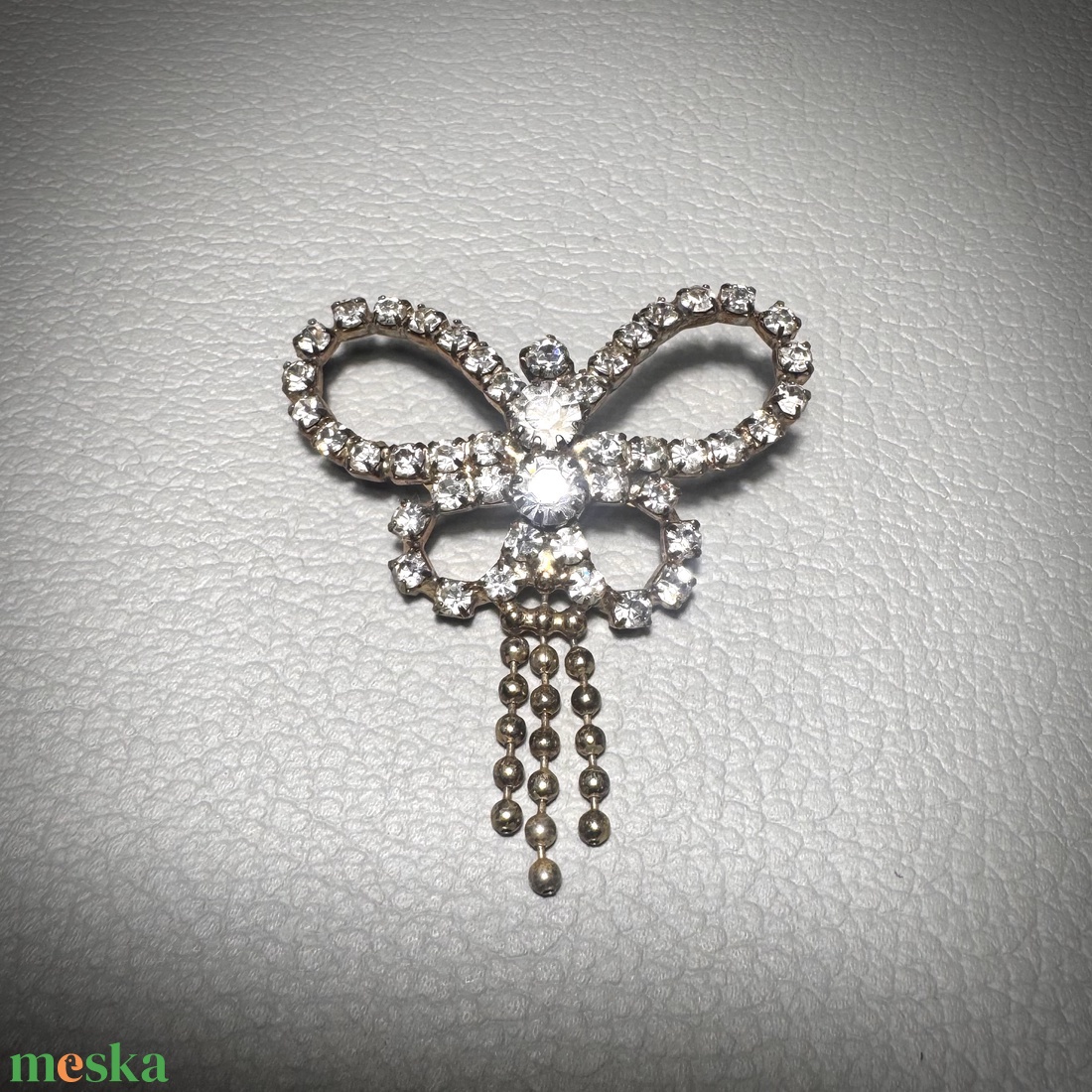 Vintage BROSS az 1980-as évekből, gyönyörű elegáns strasszos kitűző, pin szövetkabátra, blúzra,  blézerre retro kitűző - ékszer - kitűző és bross - Meska.hu