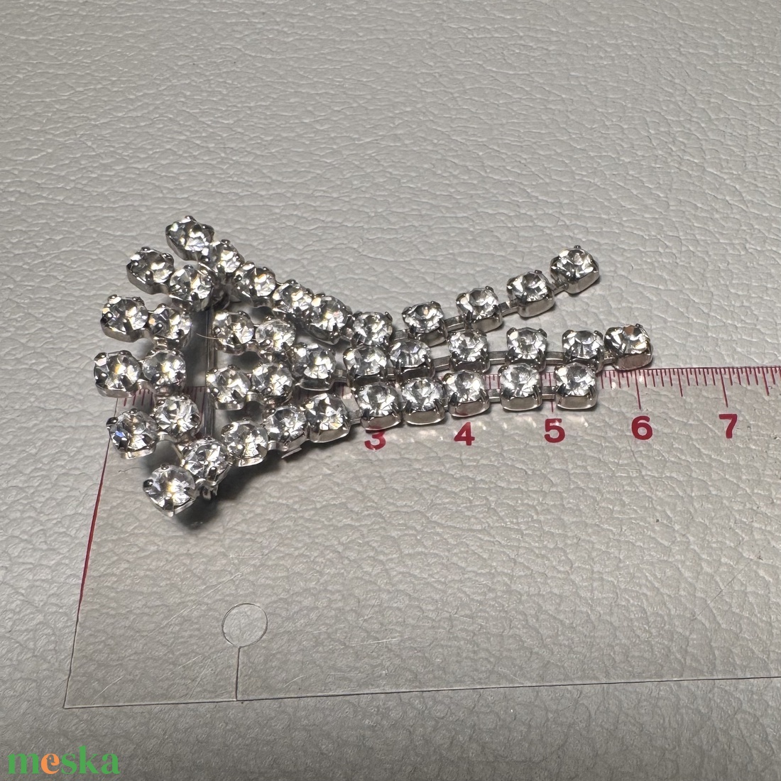 Vintage BROSS az 1980-as évekből, gyönyörű elegáns strasszos kitűző, pin szövetkabátra, blúzra,  blézerre retro kitűző - ékszer - kitűző és bross - Meska.hu