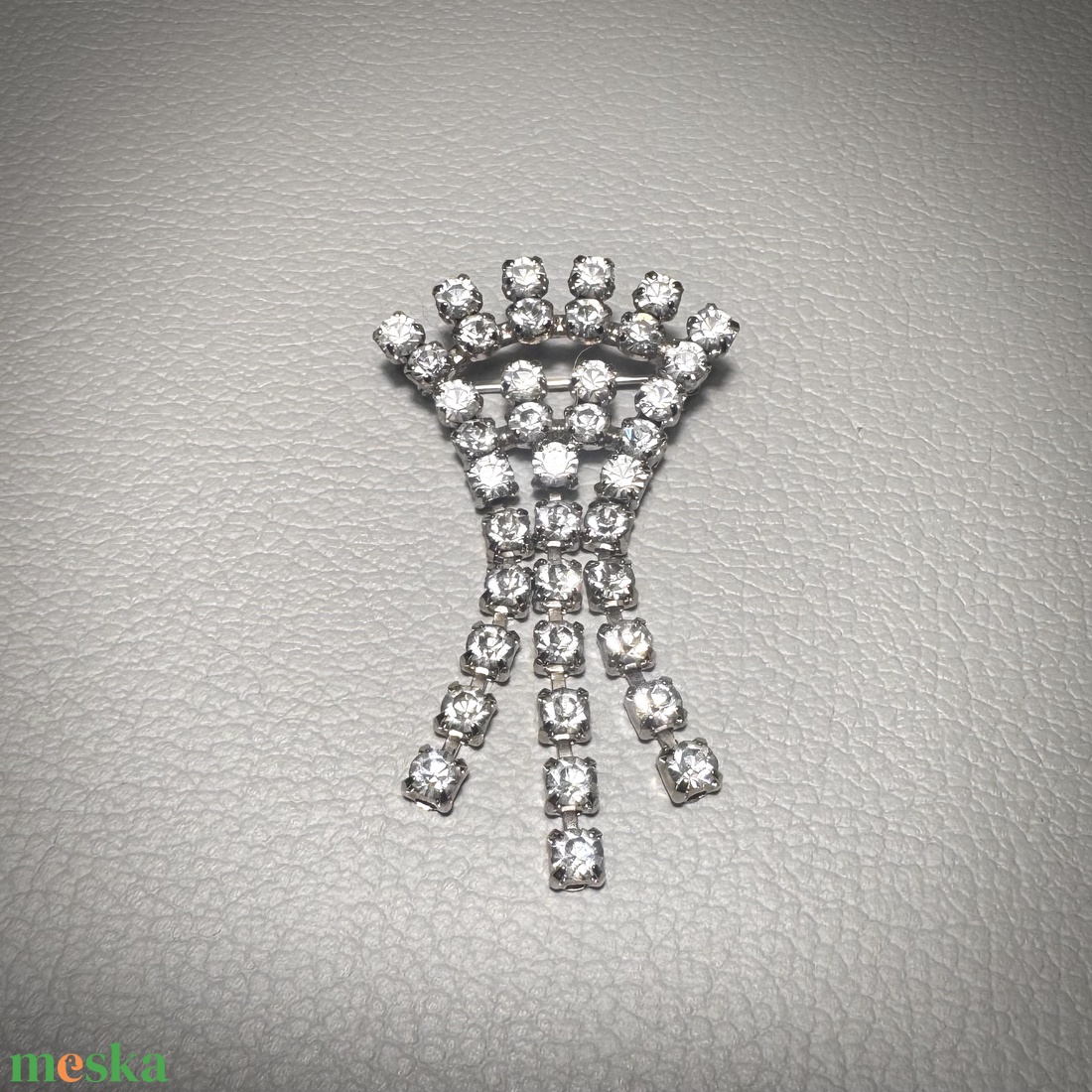 Vintage BROSS az 1980-as évekből, gyönyörű elegáns strasszos kitűző, pin szövetkabátra, blúzra,  blézerre retro kitűző - ékszer - kitűző és bross - Meska.hu