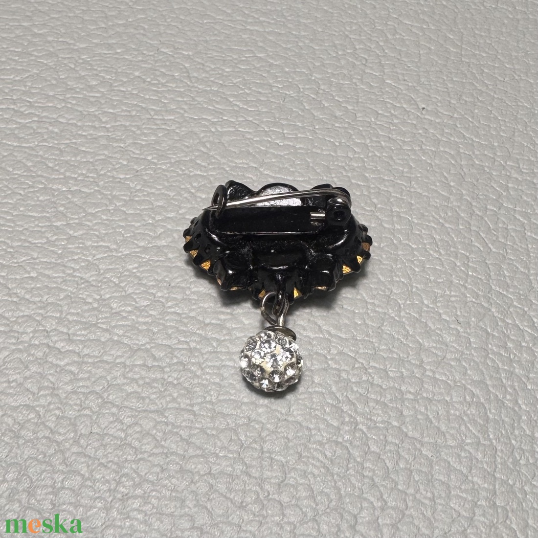 Vintage BROSS az 1980-as évekből, gyönyörű elegáns strasszos kitűző, pin szövetkabátra, blúzra,  blézerre retro kitűző - ékszer - kitűző és bross - Meska.hu