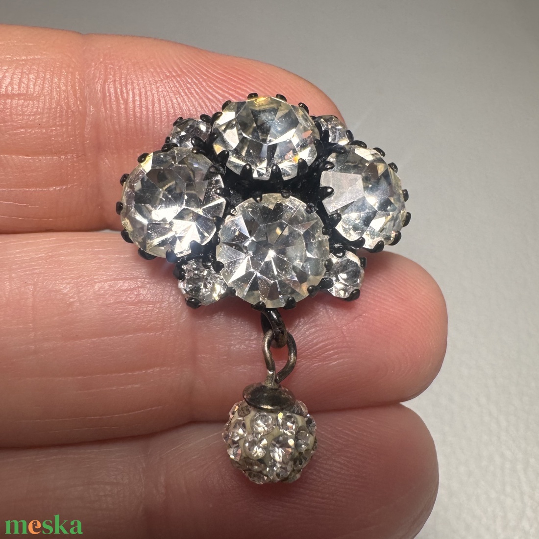 Vintage BROSS az 1980-as évekből, gyönyörű elegáns strasszos kitűző, pin szövetkabátra, blúzra,  blézerre retro kitűző - ékszer - kitűző és bross - Meska.hu